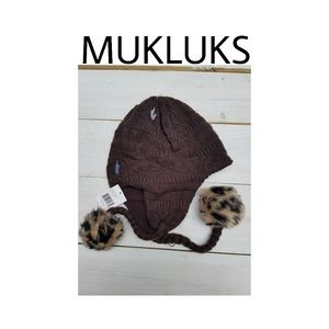 NWT MUKLUKS  HAT